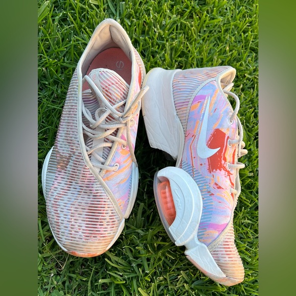 Nike - Picture 11 of 13